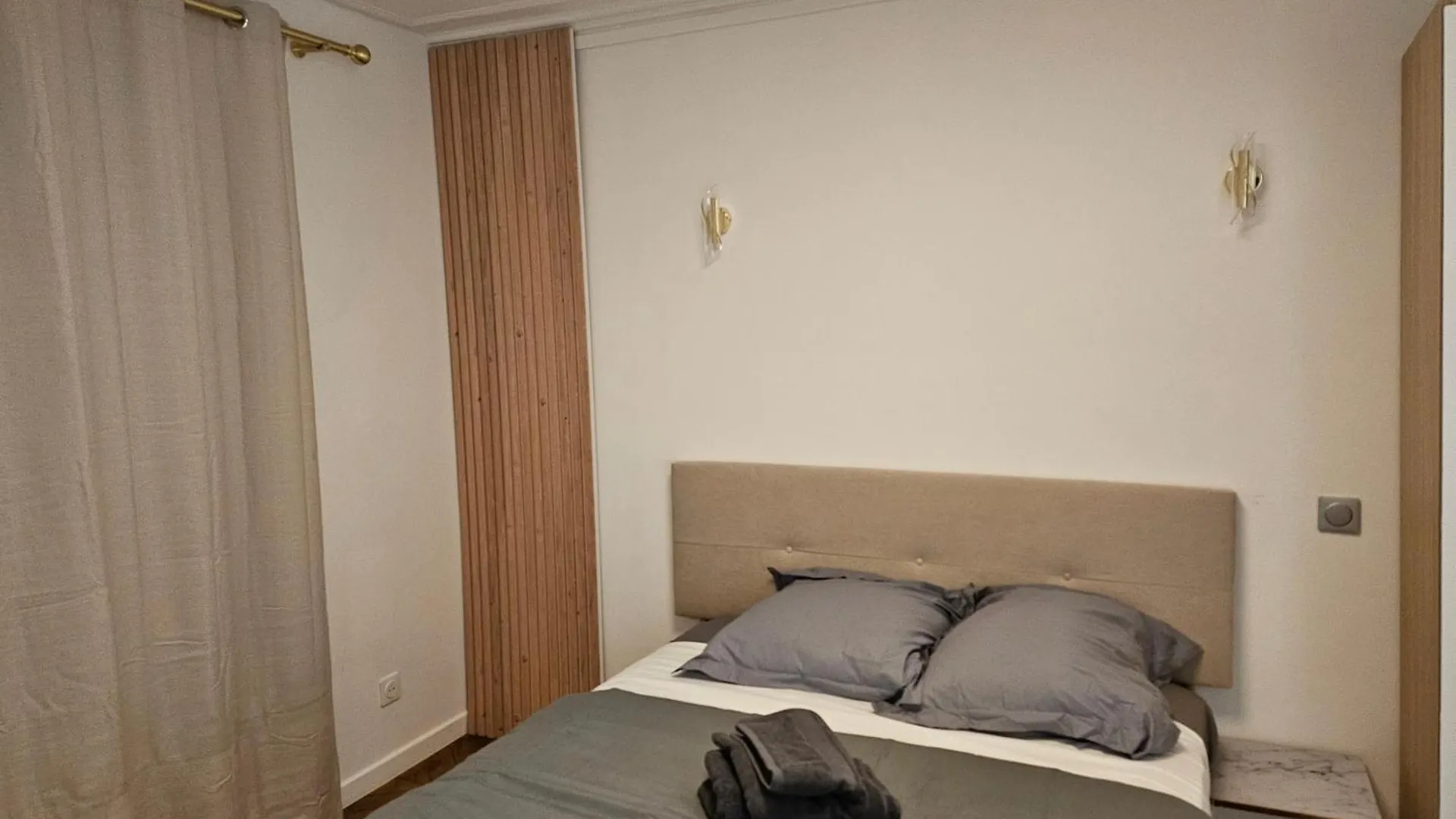 Highstay Champs Elysees Arc De Triomphe Paris France